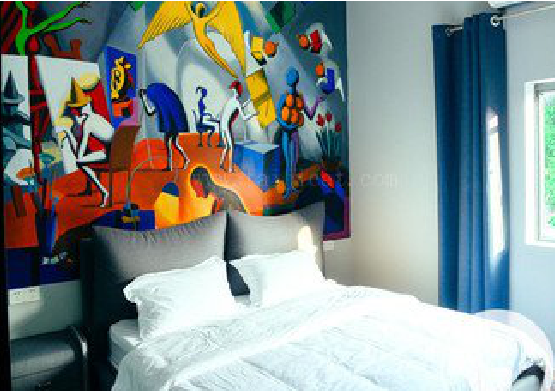 洛宁对于酒店的墙体彩绘而言更注重哪些方面？